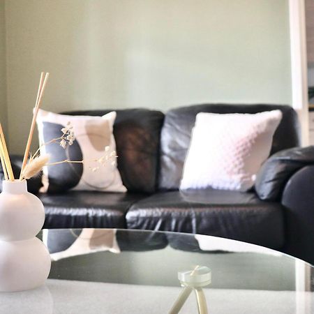 Stunning Apartment, Sleeps 4, Central London, 1 Bedroom, Zone 1, Kennington - Open For Business Stays, Long Stays And Families Relocating ภายนอก รูปภาพ