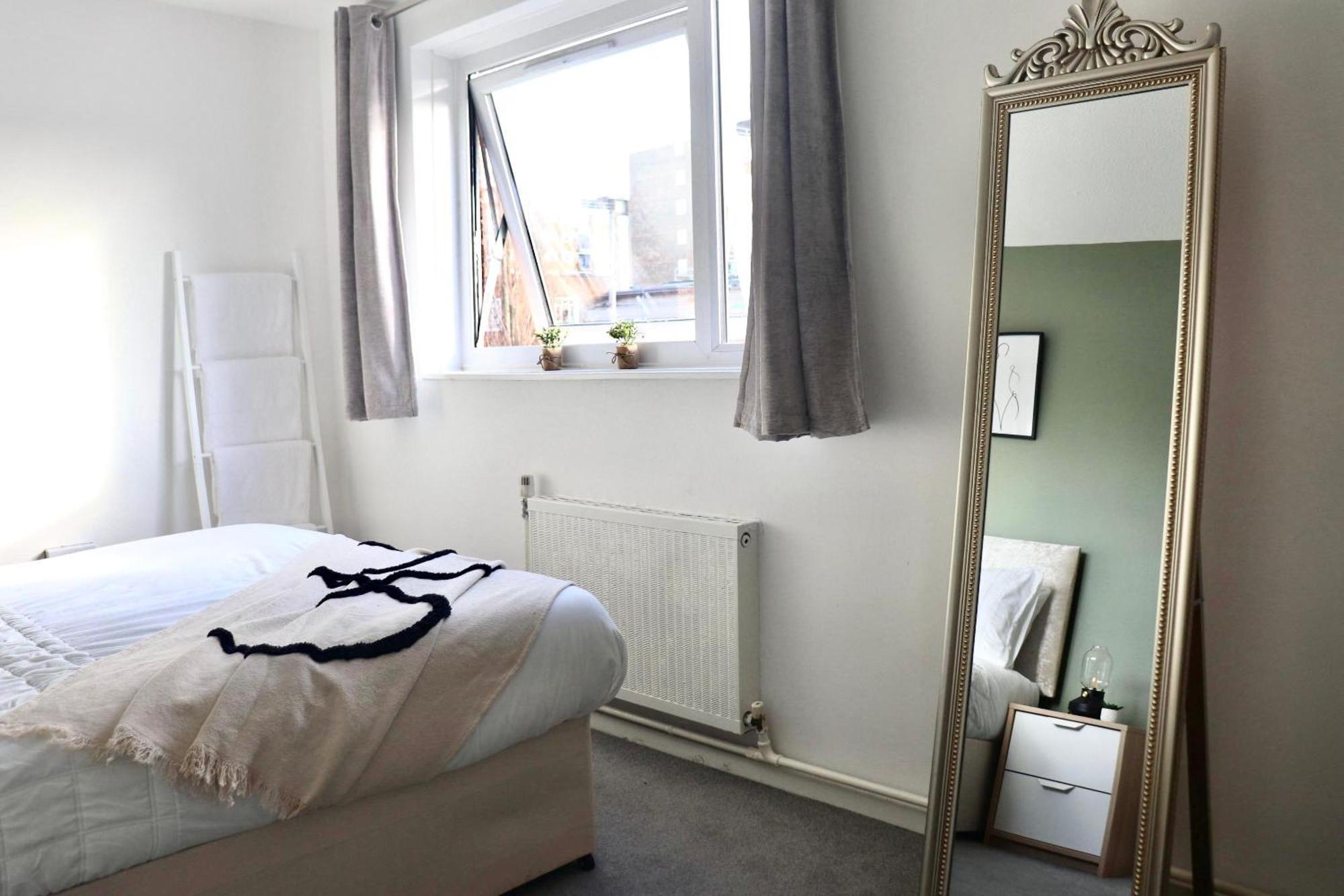Stunning Apartment, Sleeps 4, Central London, 1 Bedroom, Zone 1, Kennington - Open For Business Stays, Long Stays And Families Relocating ภายนอก รูปภาพ