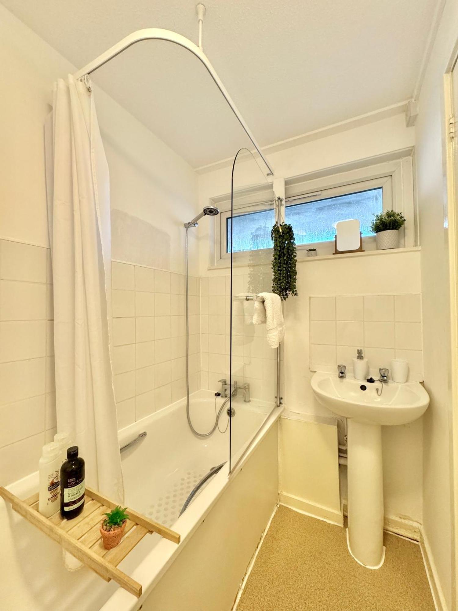 Stunning Apartment, Sleeps 4, Central London, 1 Bedroom, Zone 1, Kennington - Open For Business Stays, Long Stays And Families Relocating ภายนอก รูปภาพ